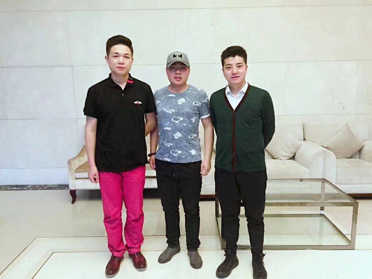 工作部男高音歌唱家王傳越,中國鐵路文工團男高音歌唱家黃訓國合影