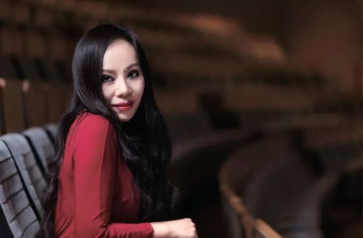 孙秀苇活跃于全球顶级歌剧舞台的世界著名女高音歌唱家北京大学歌剧