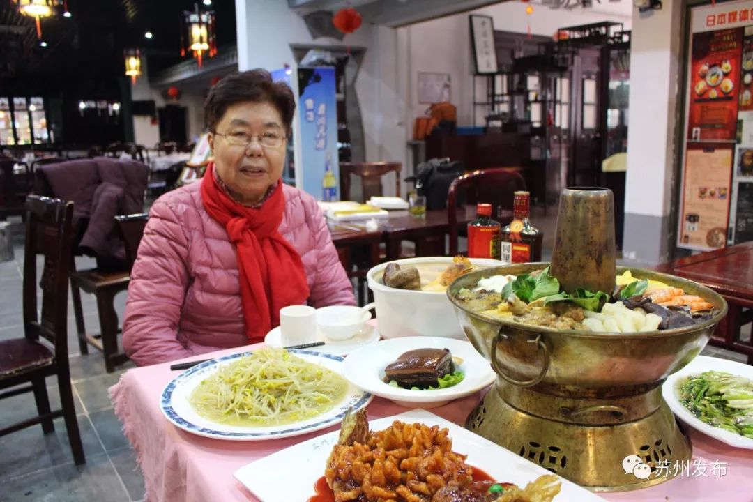 一起聊聊苏州人吃年夜饭的事小鱼便来到吴门人家,和掌门人沙佩智但