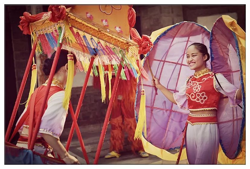 聆听红河丨过大年,崴花灯—红河彝族花灯《建水小阿妹》