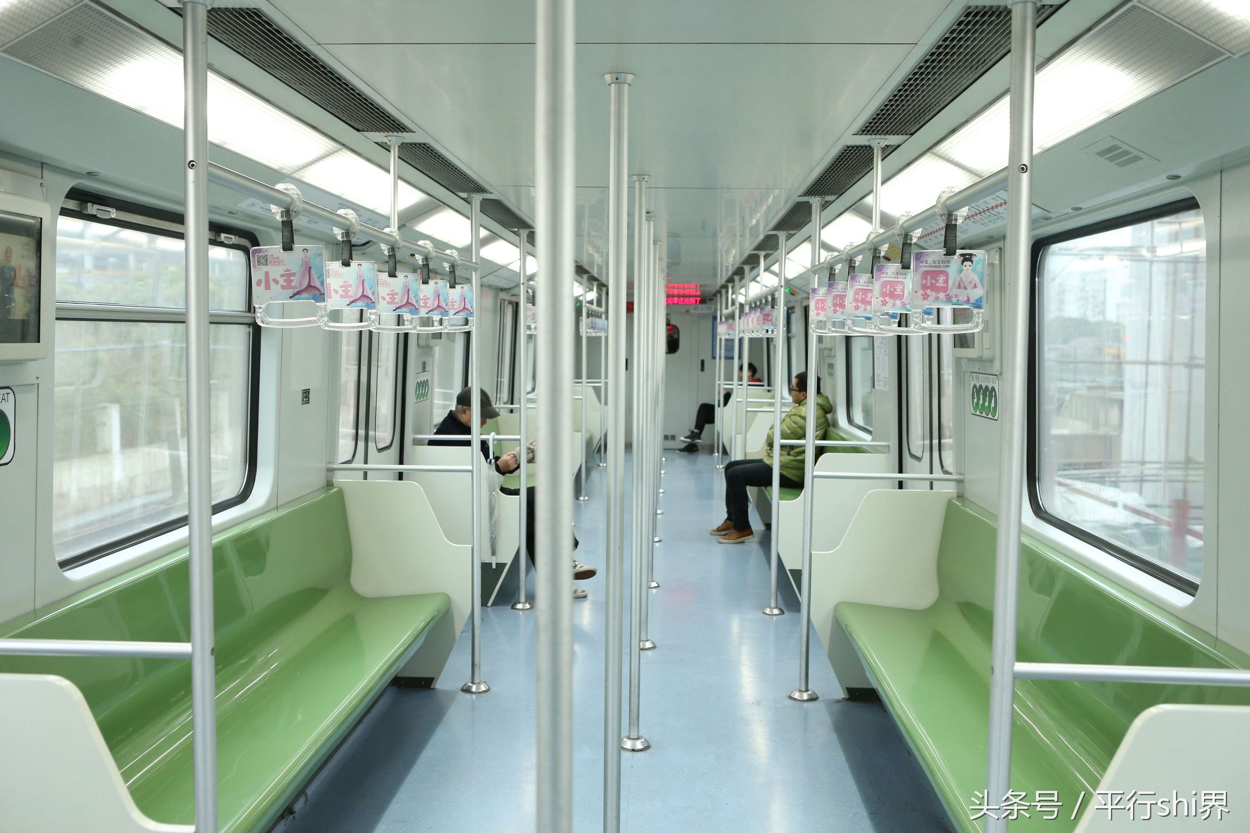 上海地铁车厢内部图片