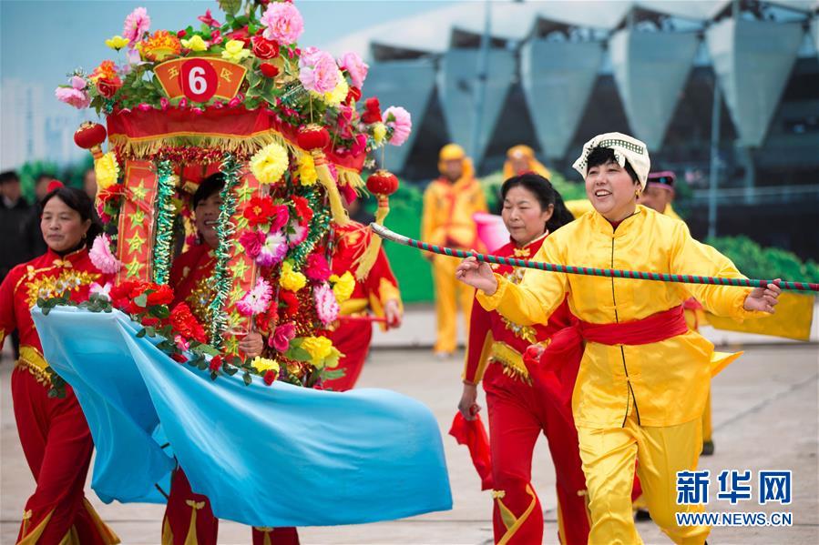 春节民俗活动各具特色图片