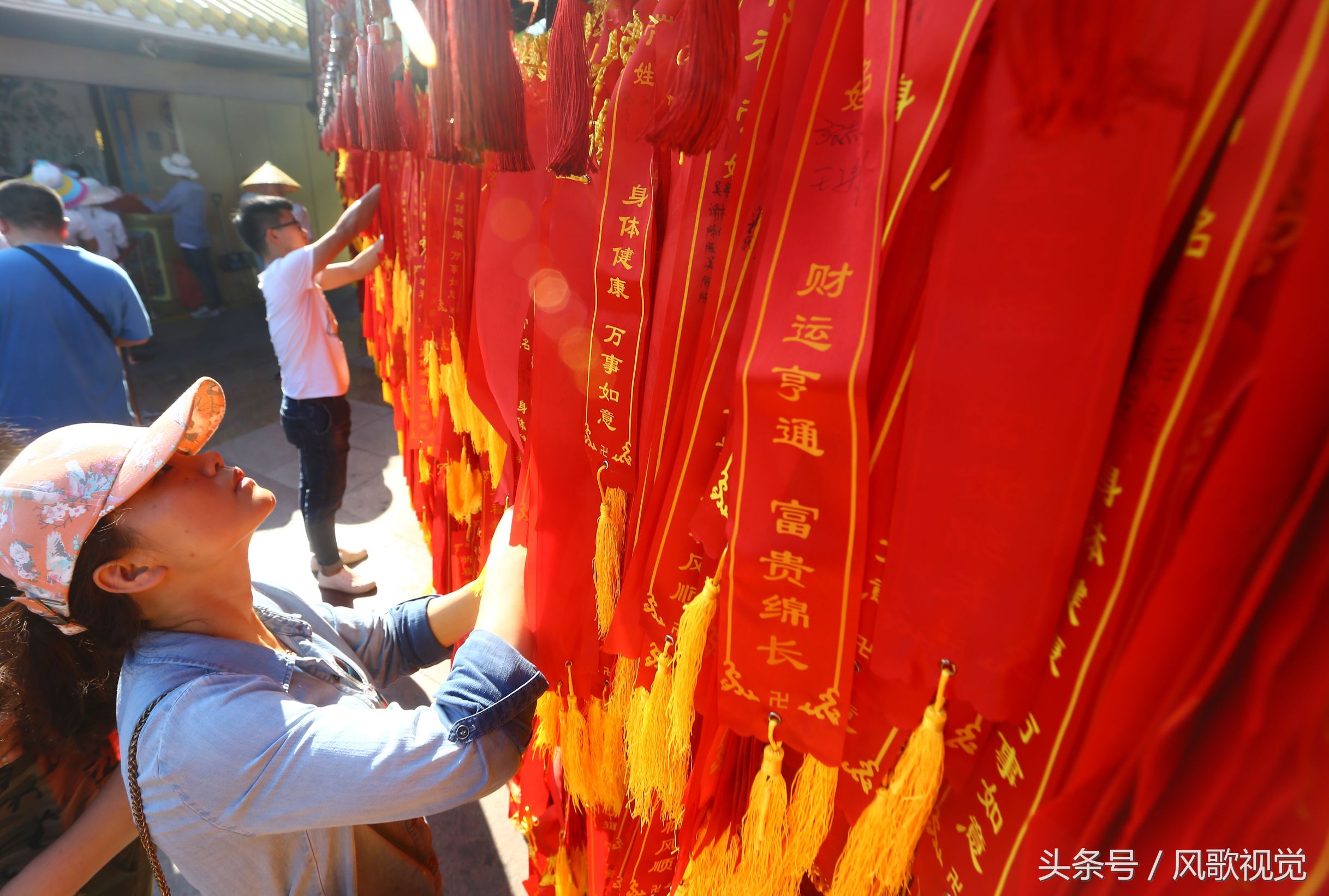 發財中國年,一條心願帶,一條祈福帶,寄語2018年好運