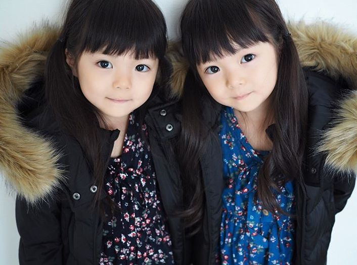 双胞胎女孩生活照图片