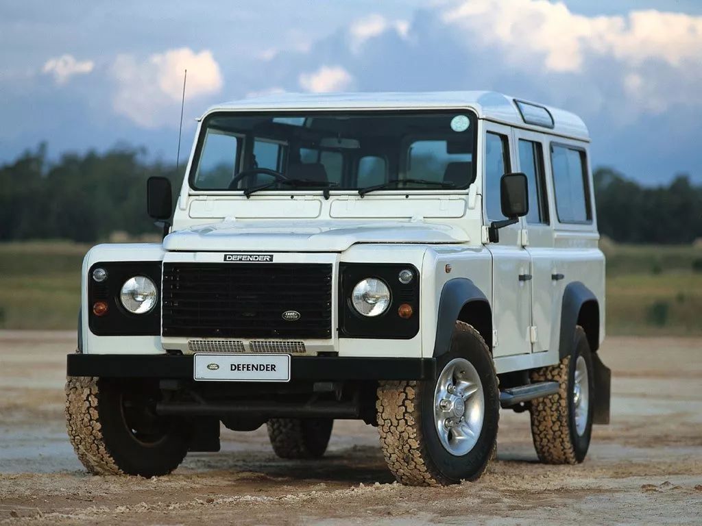 1990 年,整合了此前 series 系列車型的路虎衛士(land rover defender