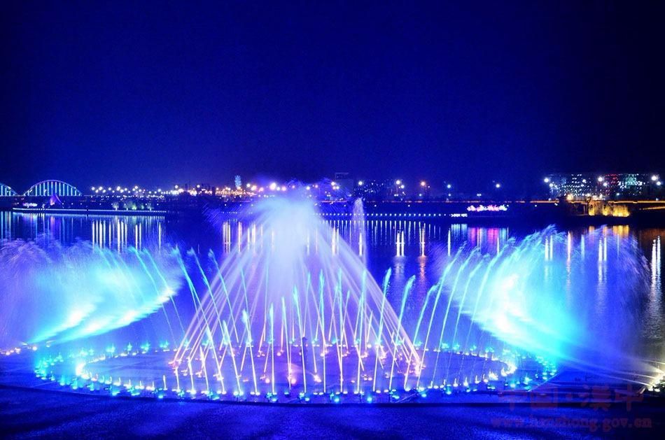 2022苏州湾喷泉灯光秀图片
