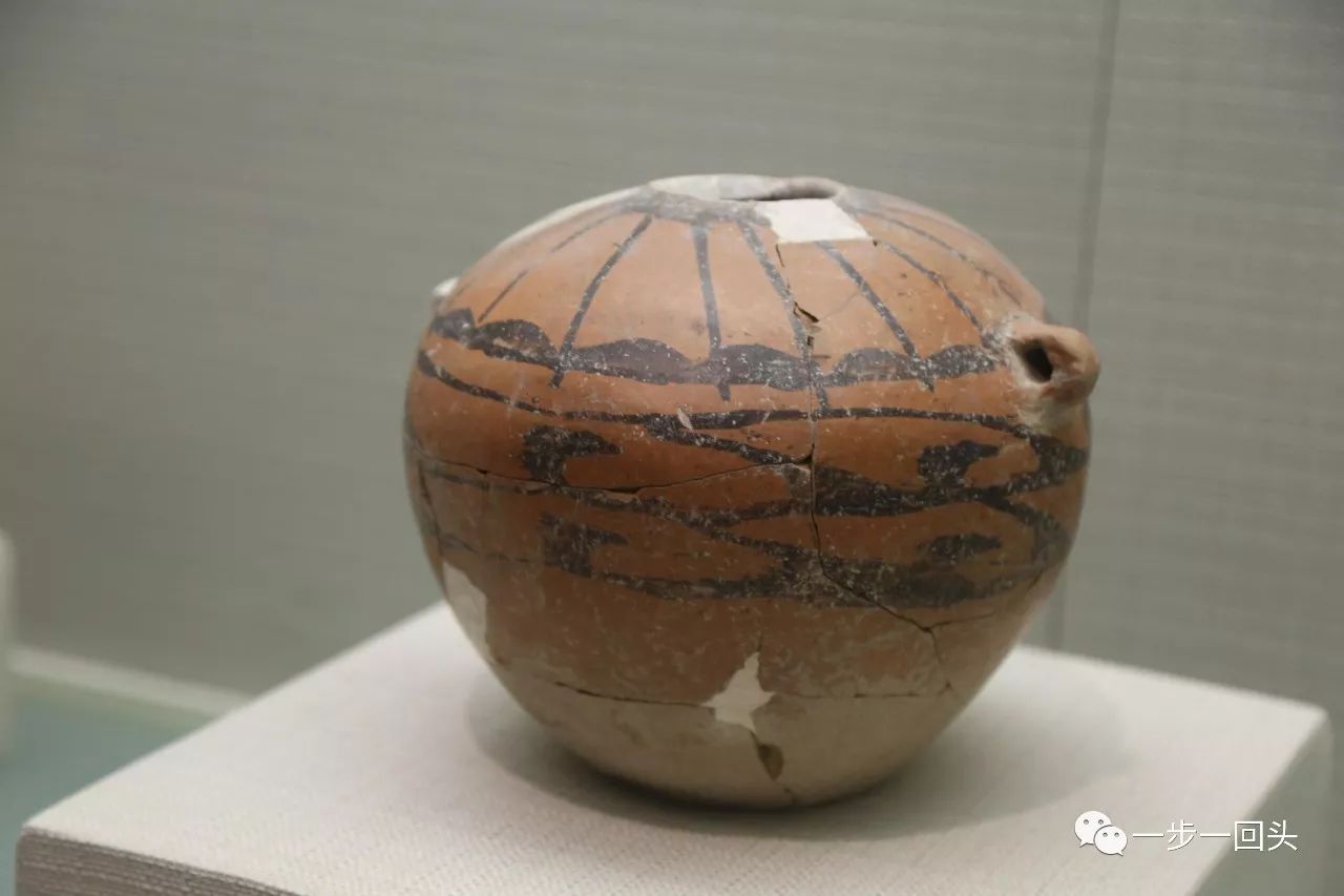 红山文化陶壶图片
