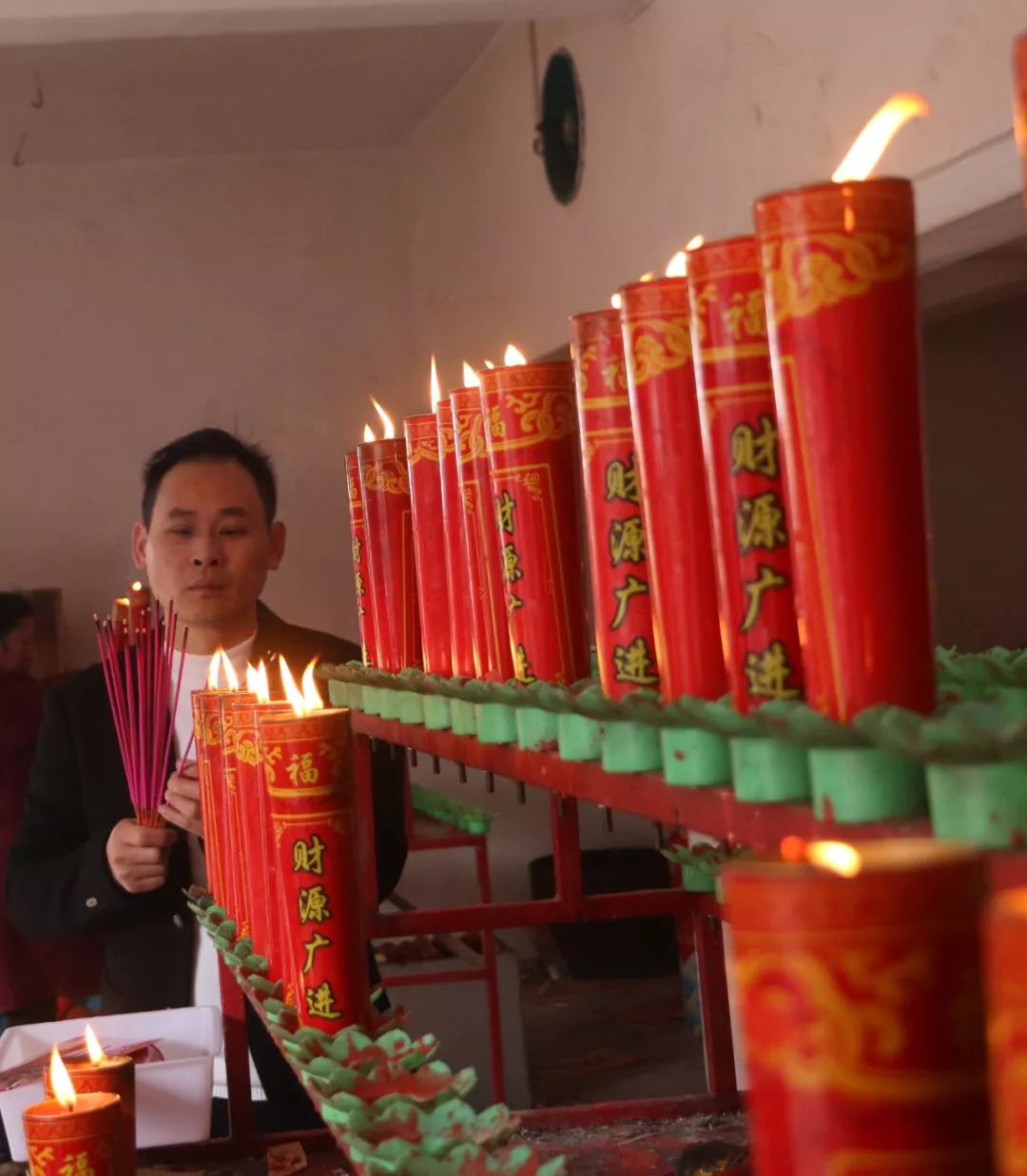 今年的春節也不例外,香火旺盛,人聲鼎沸.