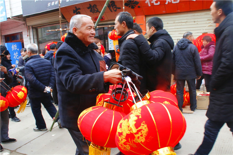 元宵节舅舅送灯笼图片