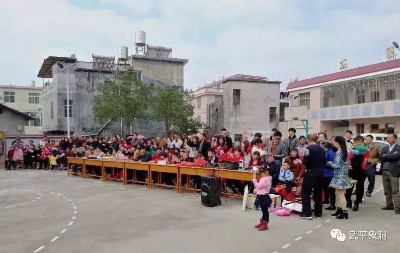 不够?咱接着看武平"乡村春晚"的连台好贩!