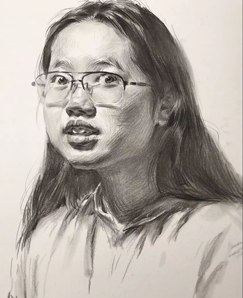 素描教程教你画戴眼镜的长发女青年素描头像还不速来学习