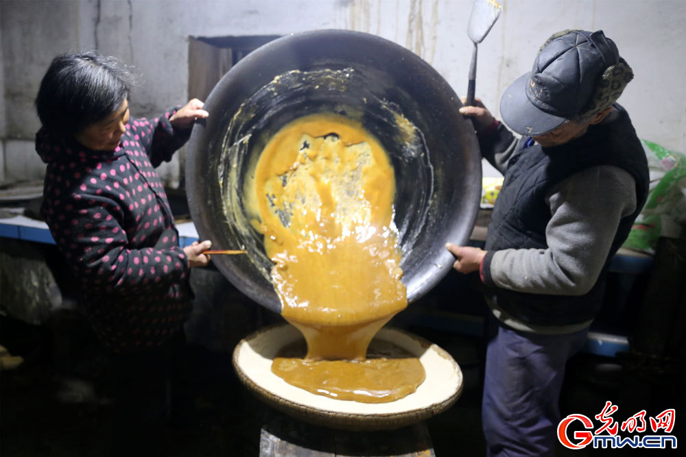 年味实拍传统麦芽糖制作工艺乡村老手艺传承甜蜜乡愁