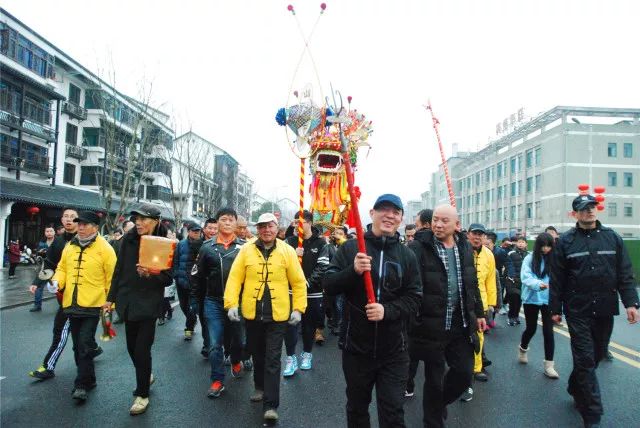 河上板龙图片