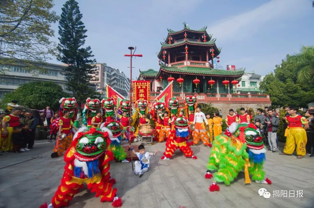 为广大游客提供了潮汕特色文化旅游大餐,包括非物质文化遗产舞狮,舞龙