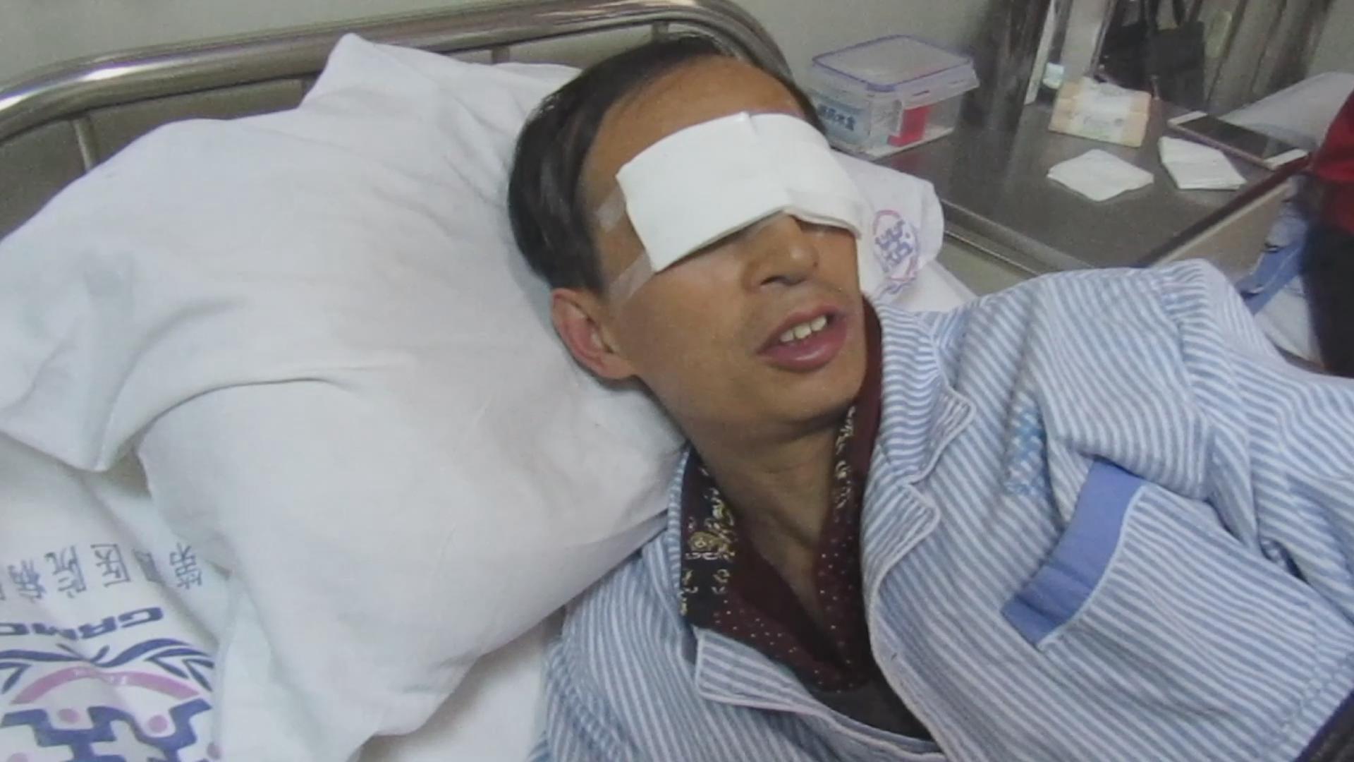 太背了春节放鞭炮出意外11岁男孩眼球被炸伤右眼