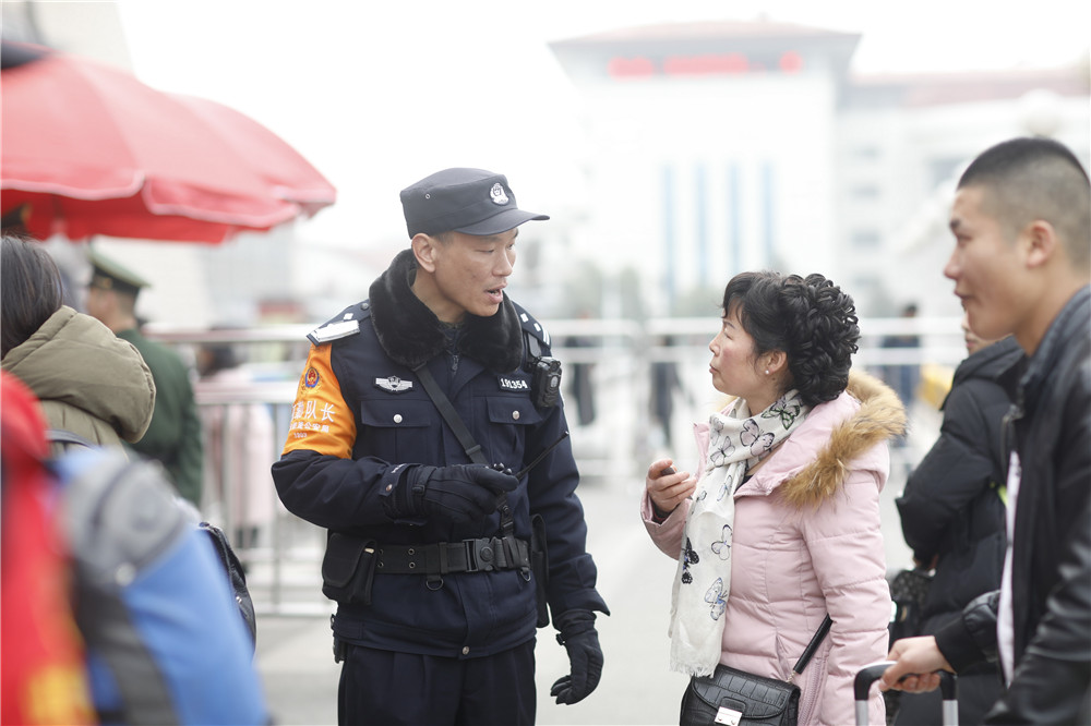 【春节我在岗】春运人潮中的铁警流动岗