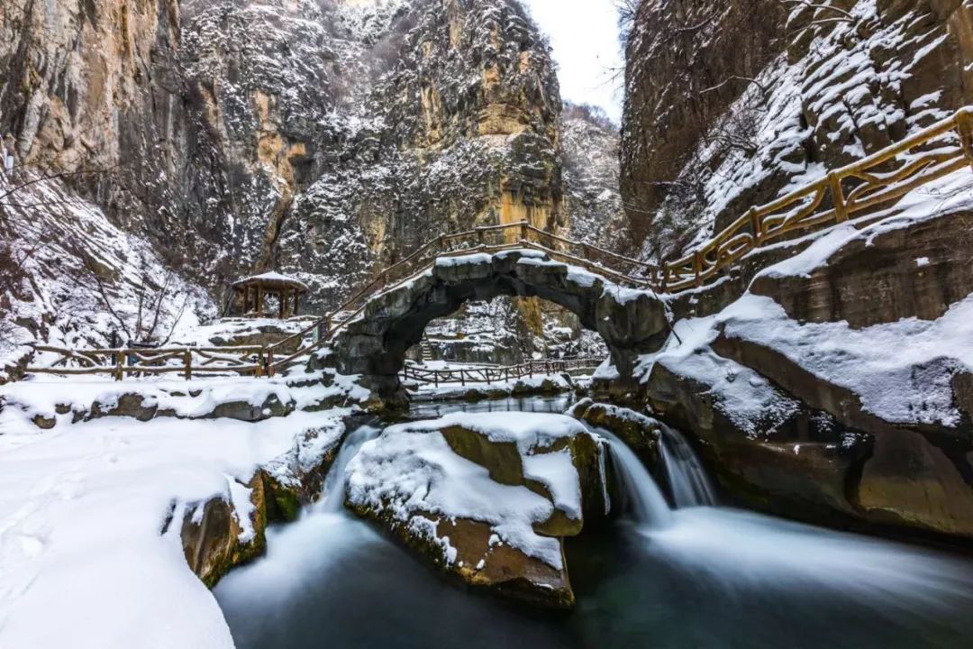 旅遊 正文 而太行山大峽谷的雪景卻有著攝人心魄的美, 山舞銀蛇,原馳