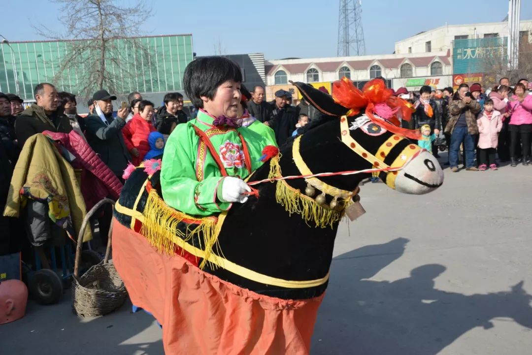 注意嘞,注意嘞 大家不叫赖床蓝,快点带上媳妇孩子来看赵县鸣鼓节蓝!