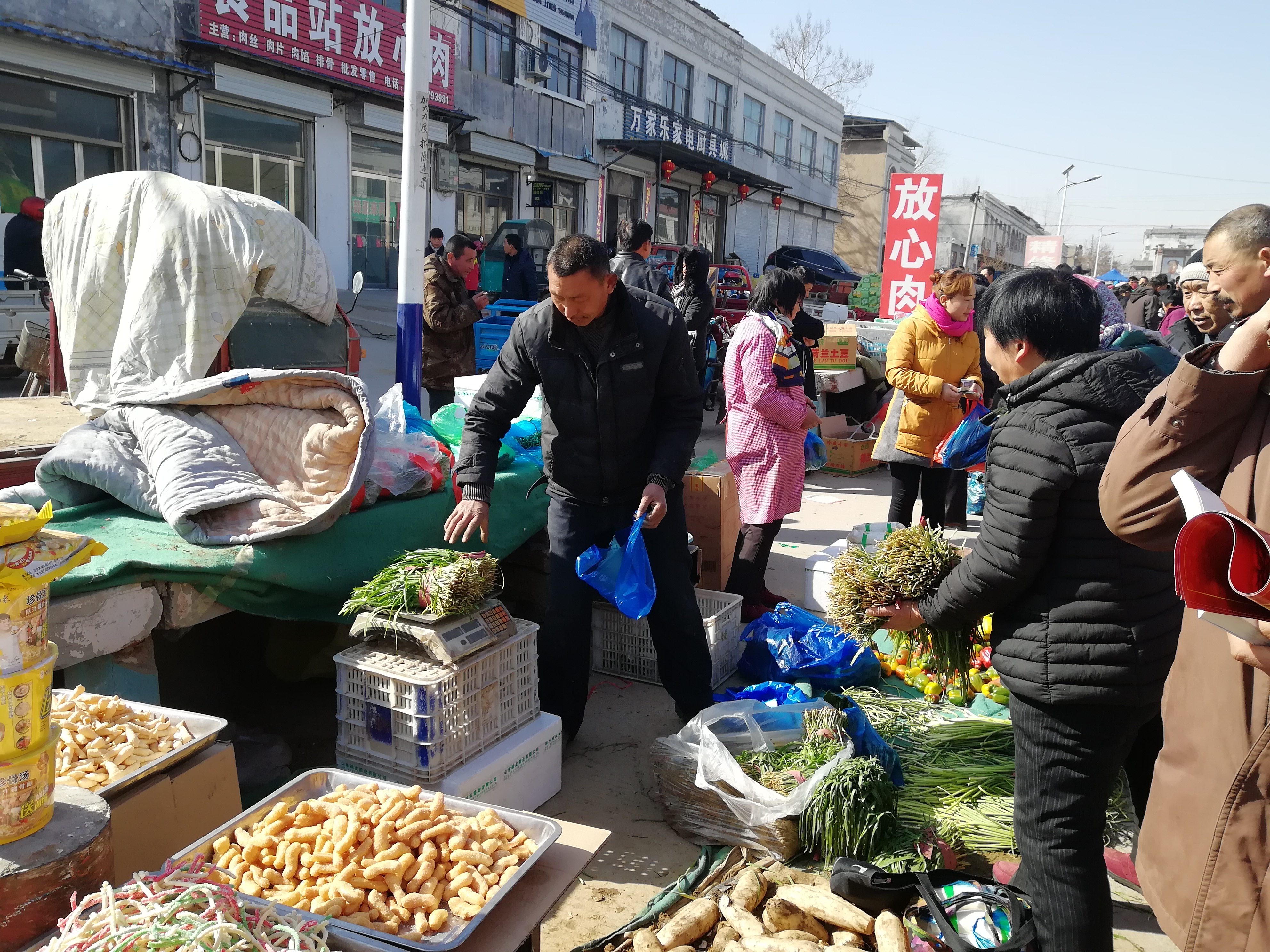 农村过年的表情欢天喜地赶大集