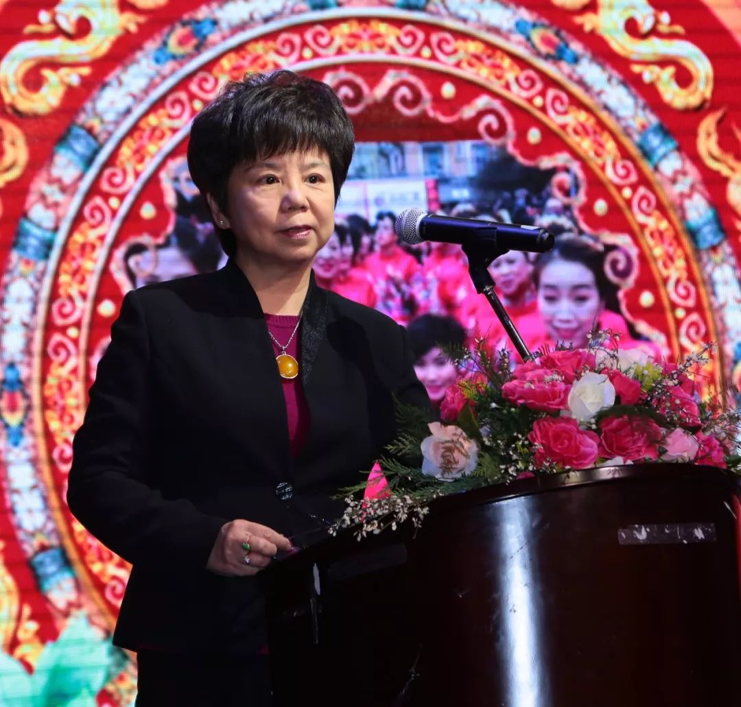 汪惠娟副总领事致辞时表示:米兰华侨华人妇女会自成立以来,广泛联系
