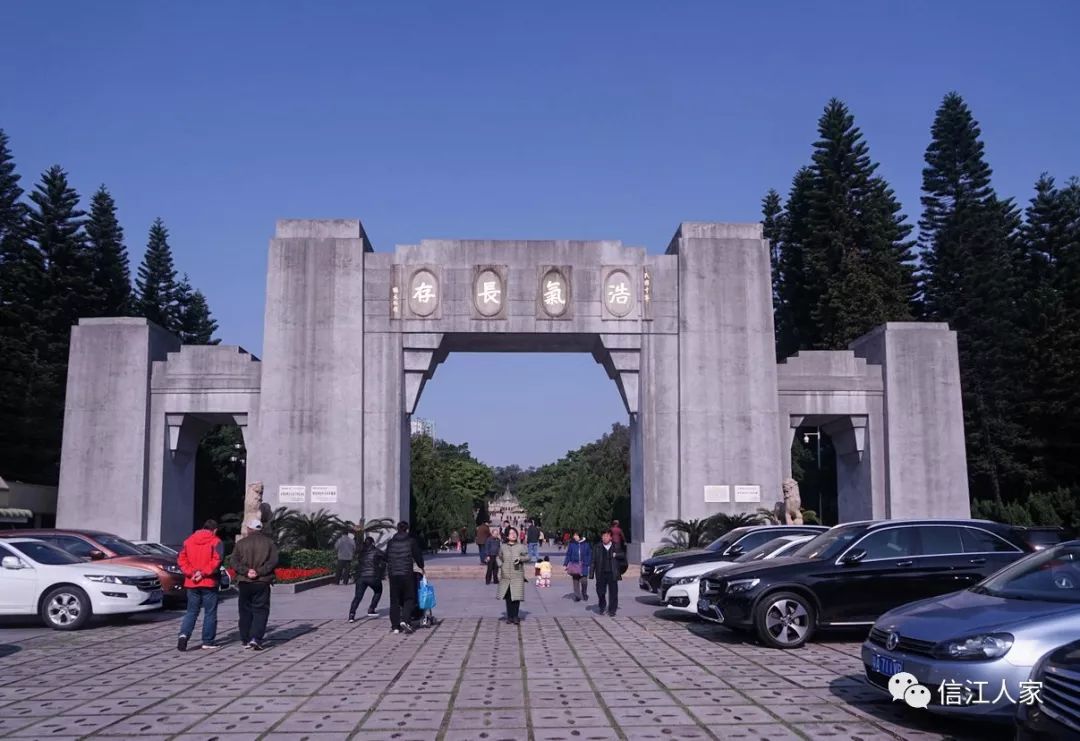 除了七十二烈士墓之外,墓园内还陆续地修建了王昌墓,邓仲元墓,冯如墓