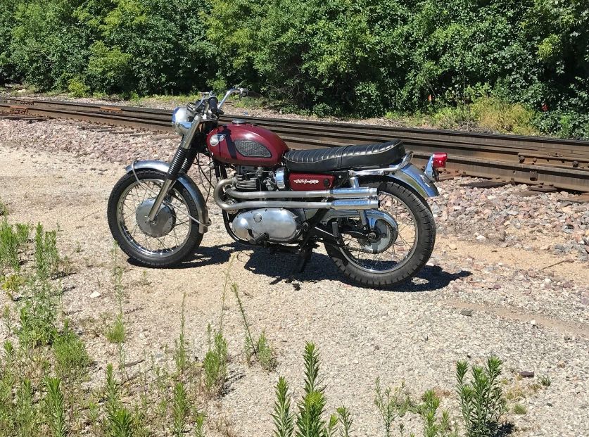 在本土的雙缸機器鈴木t500,本田cb450,以及稍遲些推出的雅馬哈xs650等