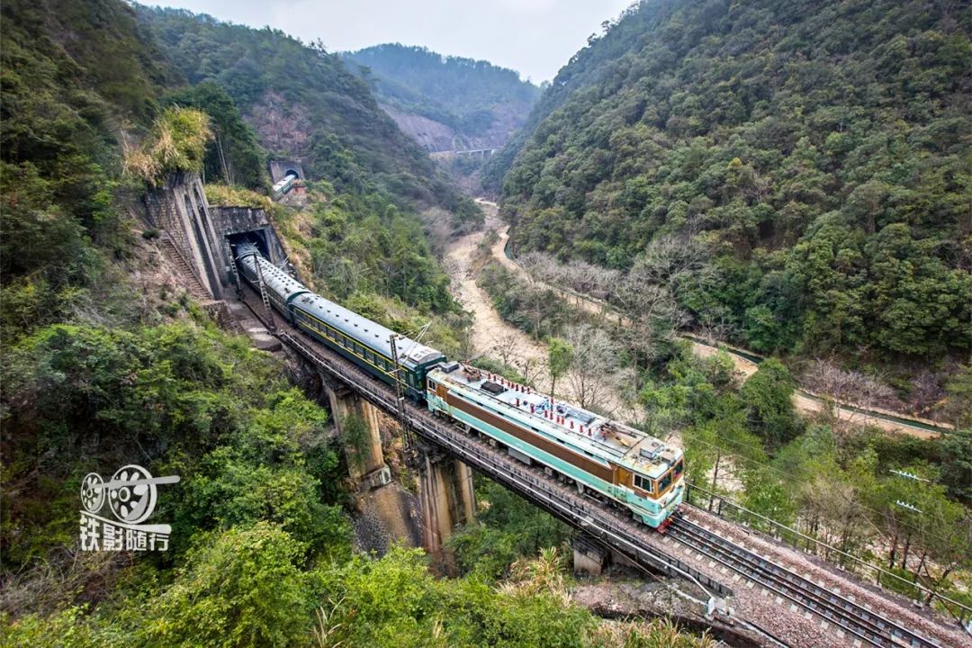 k6209次列车(拍摄:吴泽南)鹰厦线的美景多集中于南线的永安至厦门区段