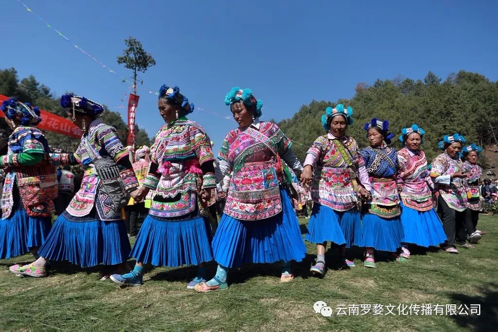 五台山群岭的阿勒居住着一个从洪荒年代迁徙而来的少数民族:红彝族