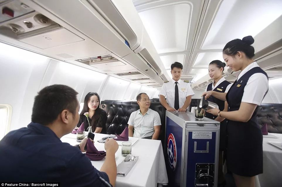 不能错过的武汉飞机餐,一架波音737耗资400万英镑改建而成的高级餐厅!