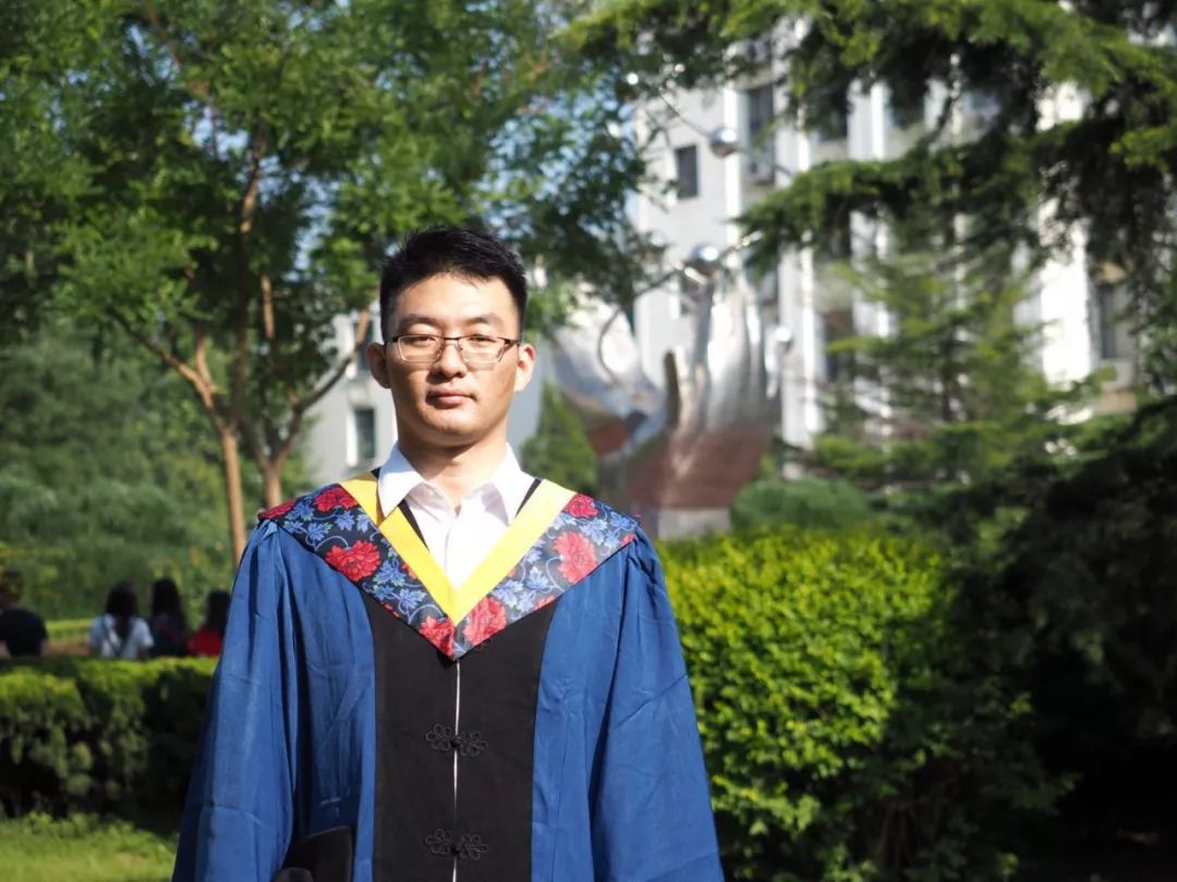 周亚军,硕士学历,毕业于北京化工大学,现就职于集团运营管理部荣耀,这