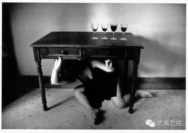 法兰克斯卡·伍德曼 francesca woodman)在1958年出生于美国