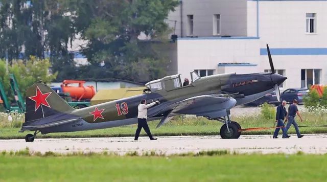 由於伊爾-2的機動性差,又沒有後座機槍致使德軍戰鬥機都將它作為首選