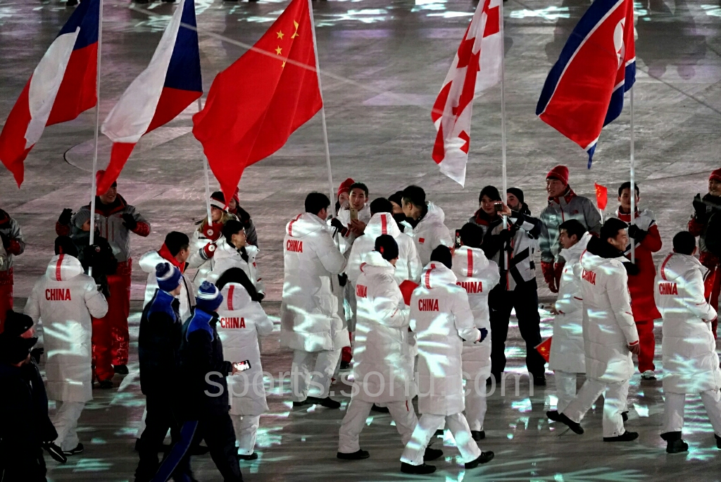 前方图:平昌冬奥闭幕式 节目精彩武大靖举国旗