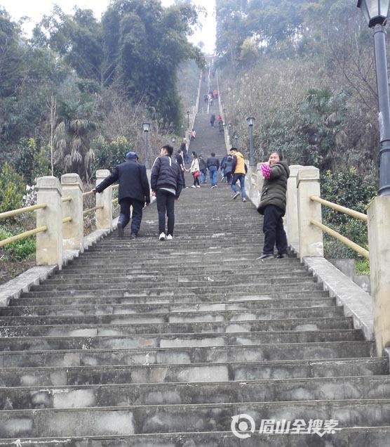 早就聽說眉山東坡區晉鳳鄉的天梯,爬起來比遠近聞名的仁壽天梯還過癮.