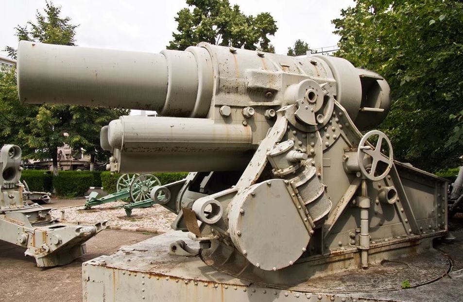 毛瑟m16 305mm重炮运输状态下的斯柯达m16型410mm重炮被沙俄280mm重炮
