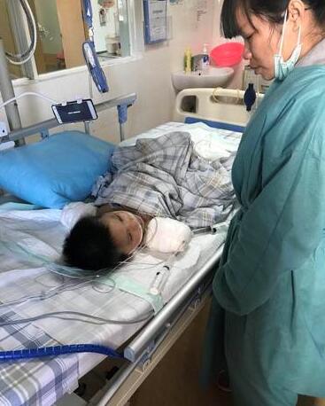 5岁男童被田间万伏高压电伤 手骨烧焦双臂截肢