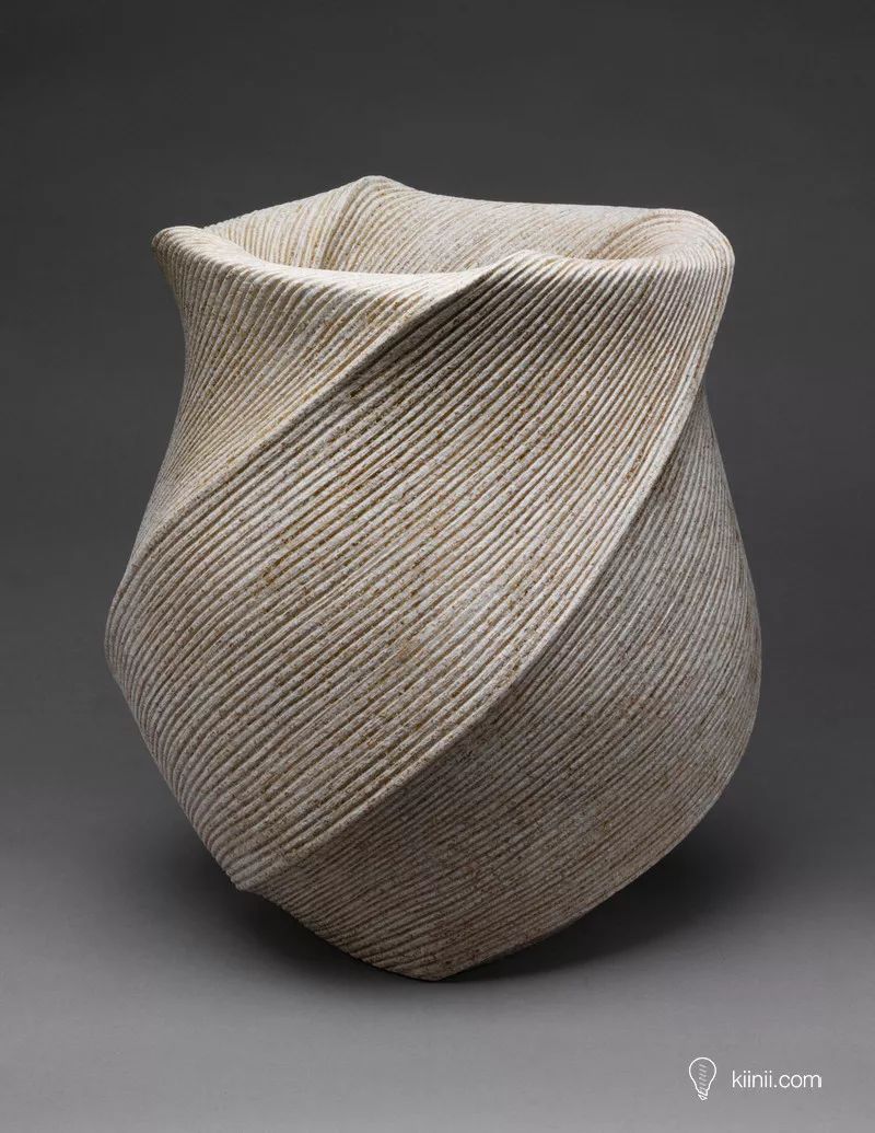 素陶之美日本陶艺家崎山隆之的手工陶器