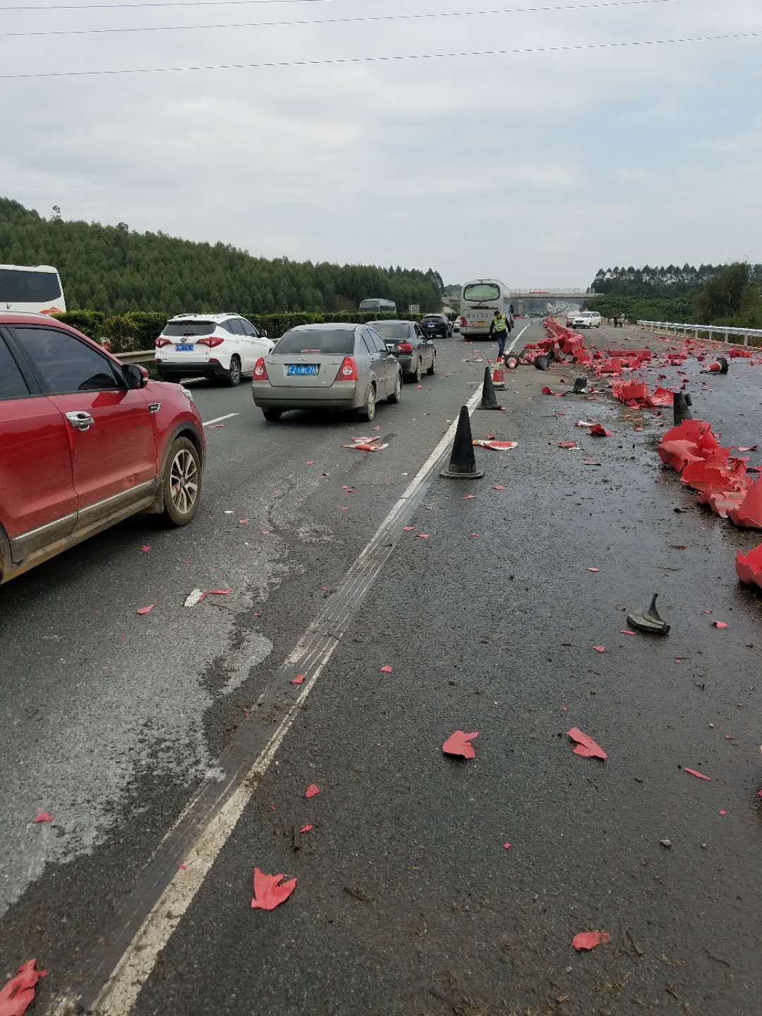 在 泉南高速公路南宁东至古辣段 就发生了 14起事故