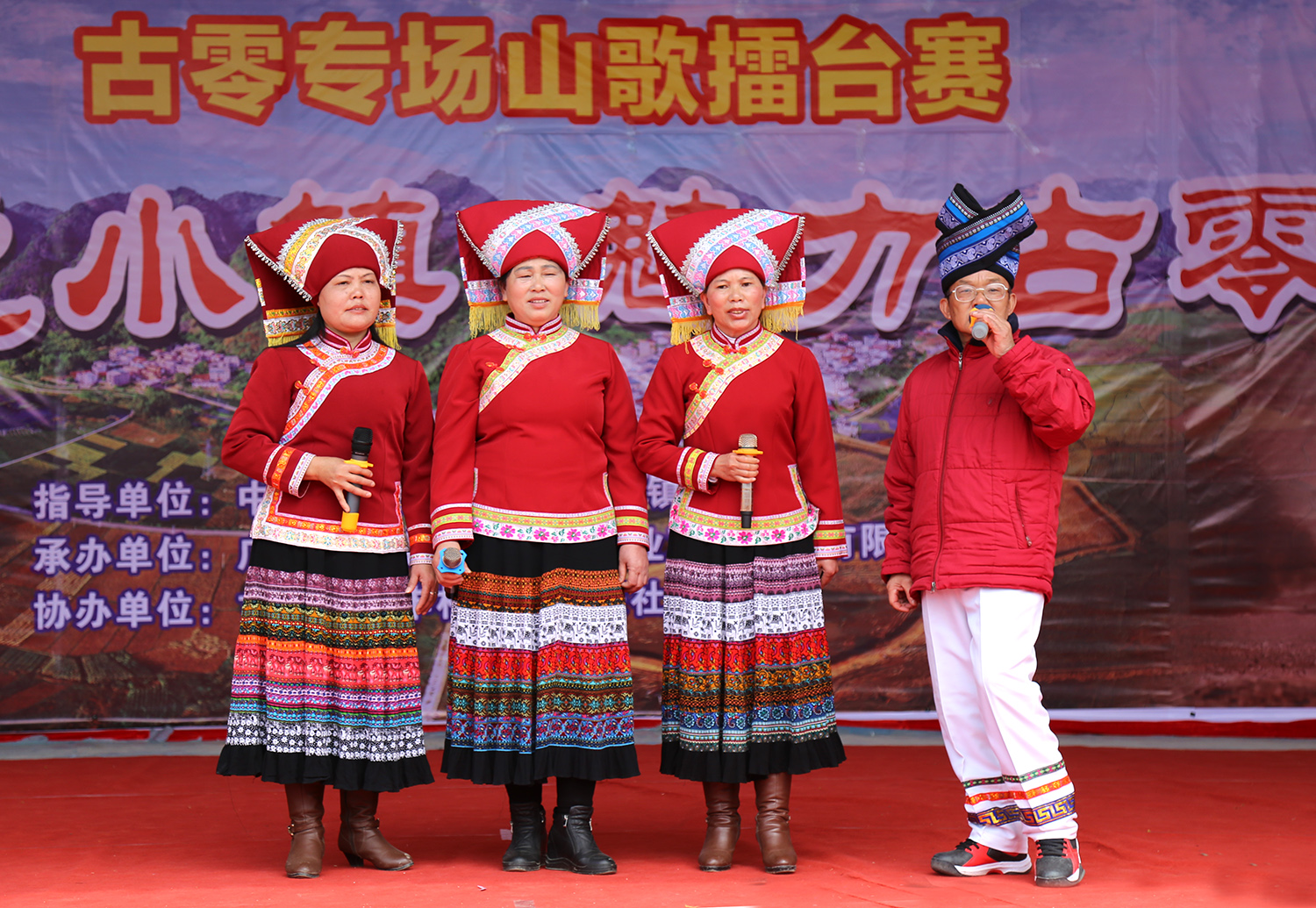 乡村旅游乐农家看马山汽车越野赛真过瘾