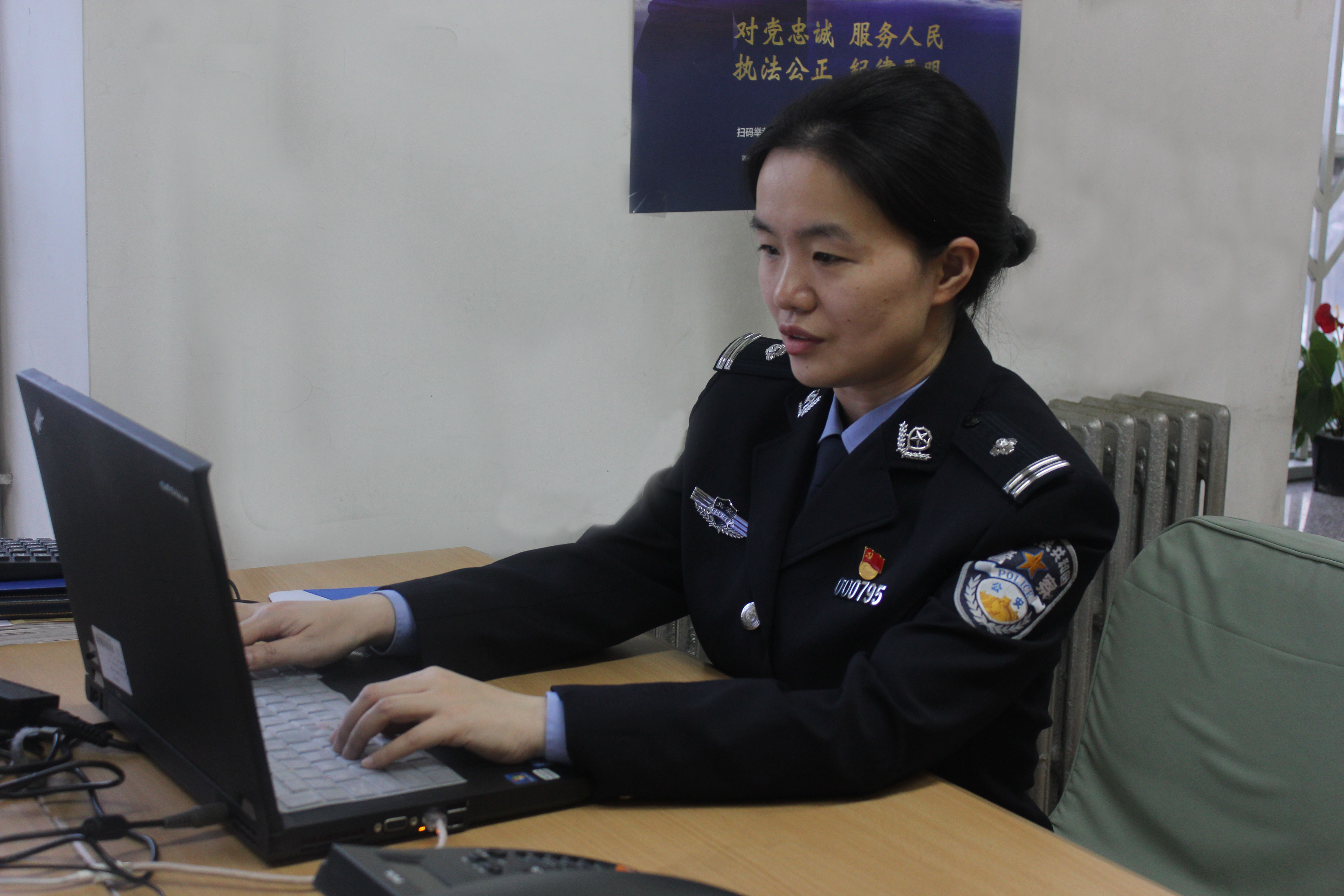为首都警花点赞北京市公安局审计处优秀女民警唐晓霞