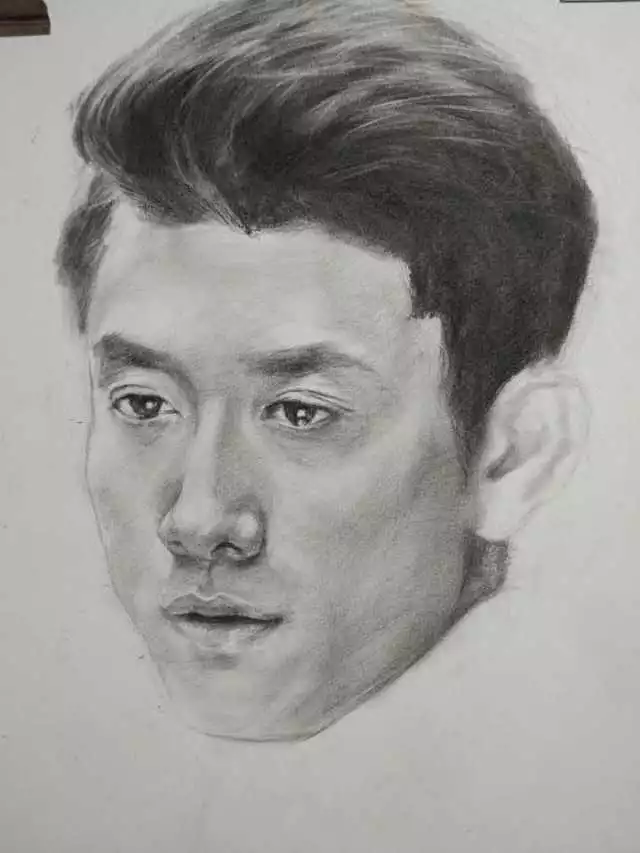 孔刘素描图片