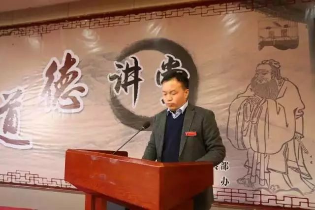 同一天,哭泉镇的贫困户张建民,李生友,王小宜,邓宝宝,叶会锋等40户133