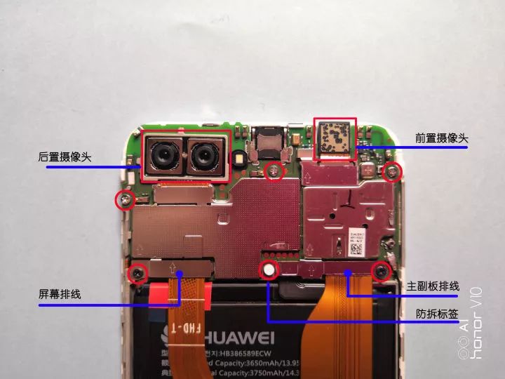 荣耀v10采用前置指纹识别,后盖相对比较清爽,拆下之后可以直接将后盖