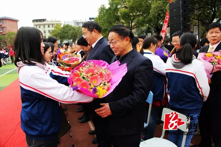 十八岁成人礼,湘乡一中学子致敬青春(组图)