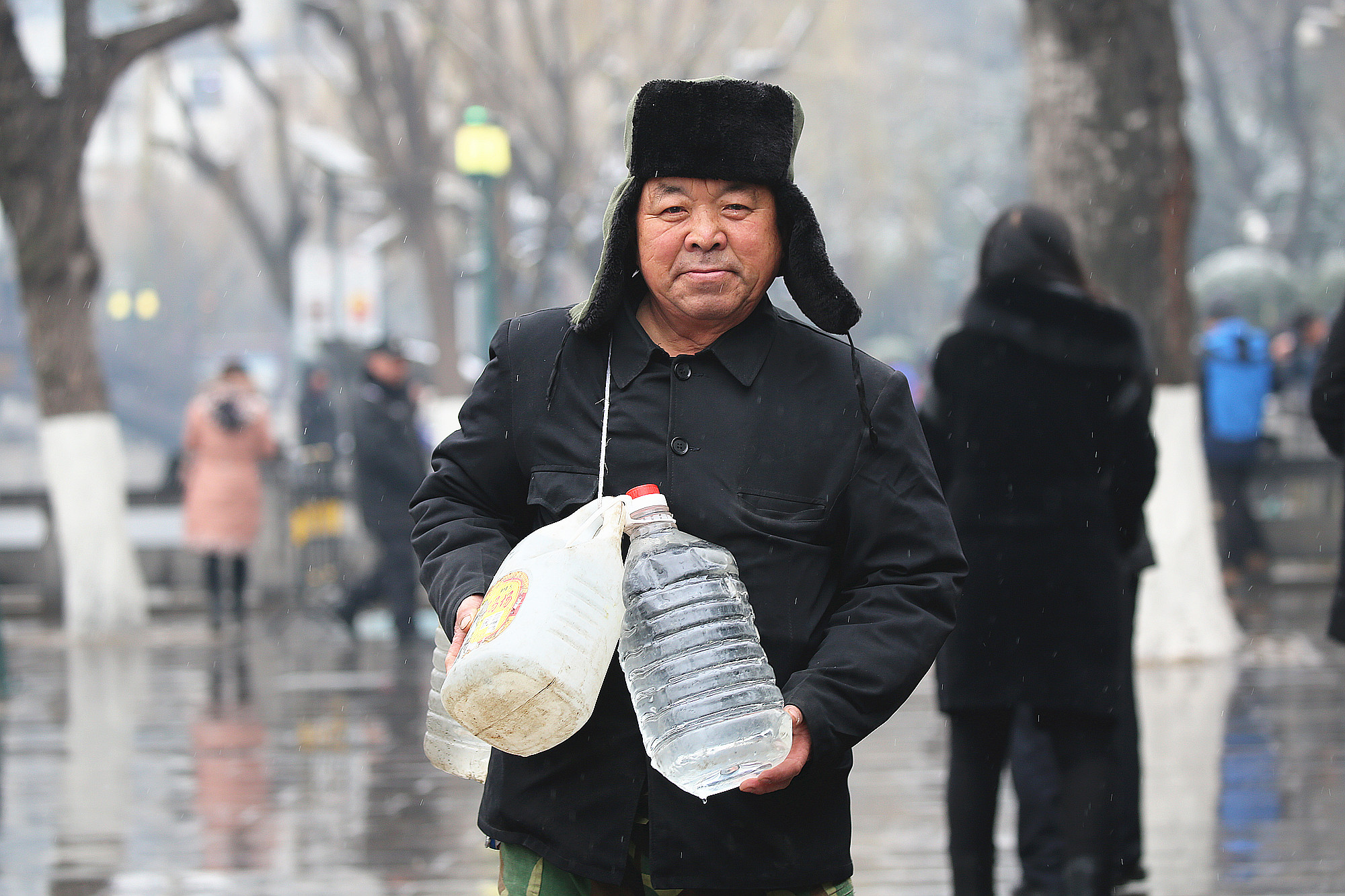 老濟南人秉承百年的生活習慣--泉水提水