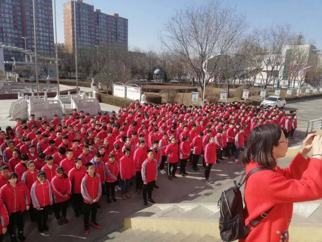 2018年2月26日上午,距离高考还有整整100天,孝义五中的学校领导及