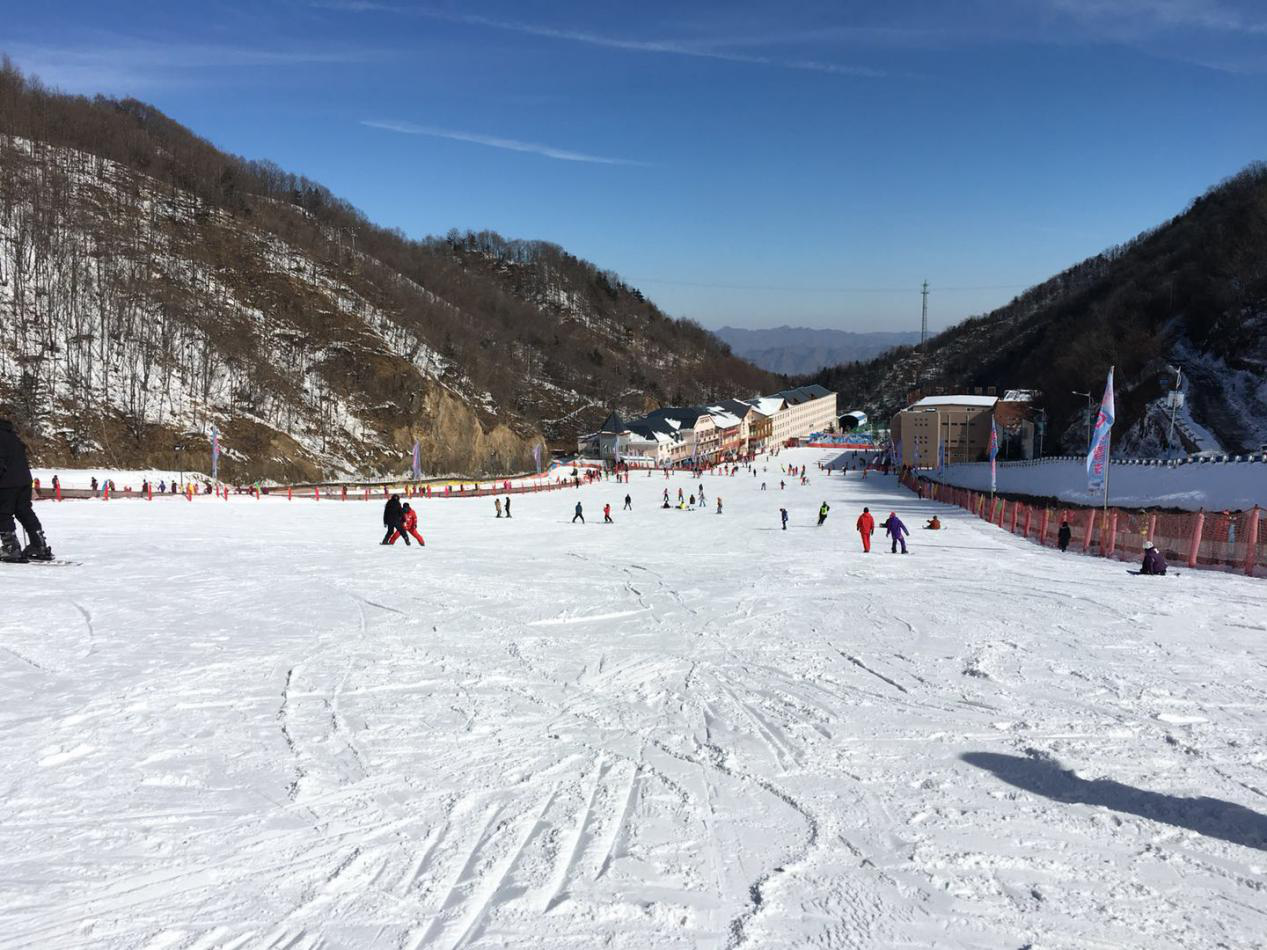 伏牛山滑雪樂園春季休閒季春天滑雪好時