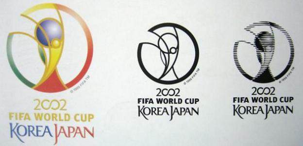 2002年韩日世界杯logo,大力神杯首次实现形象化,被放在了整个logo的