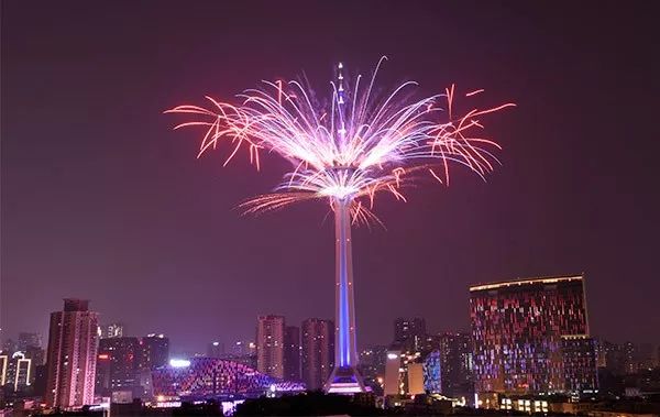 昨晚天府熊貓塔的煙花美爆成都夜空太震撼了朋友圈已刷爆