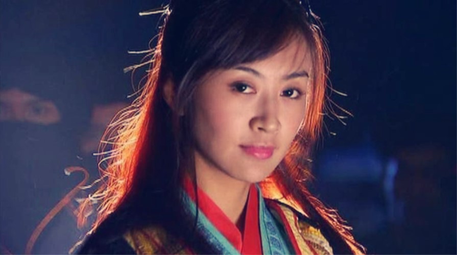 2008年,张纪中版《鹿鼎记》的播出让饰演曾柔的李菲儿初露锋芒,她凭借